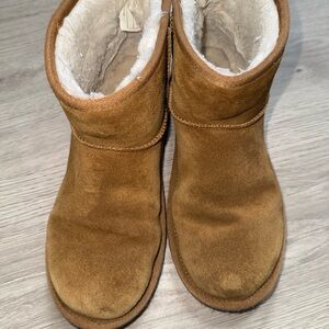 Koolaburra Tan Suede Boots with Shearling